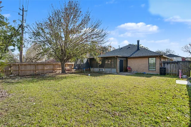 $2,000 | 319 Richvale Lane, Houston, TX 77598