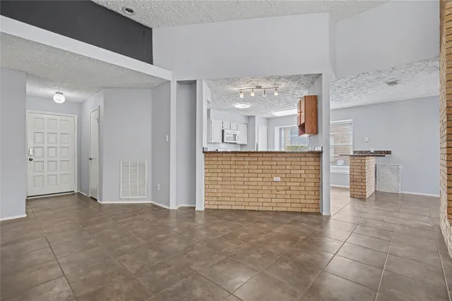 $2,000 | 319 Richvale Lane, Houston, TX 77598