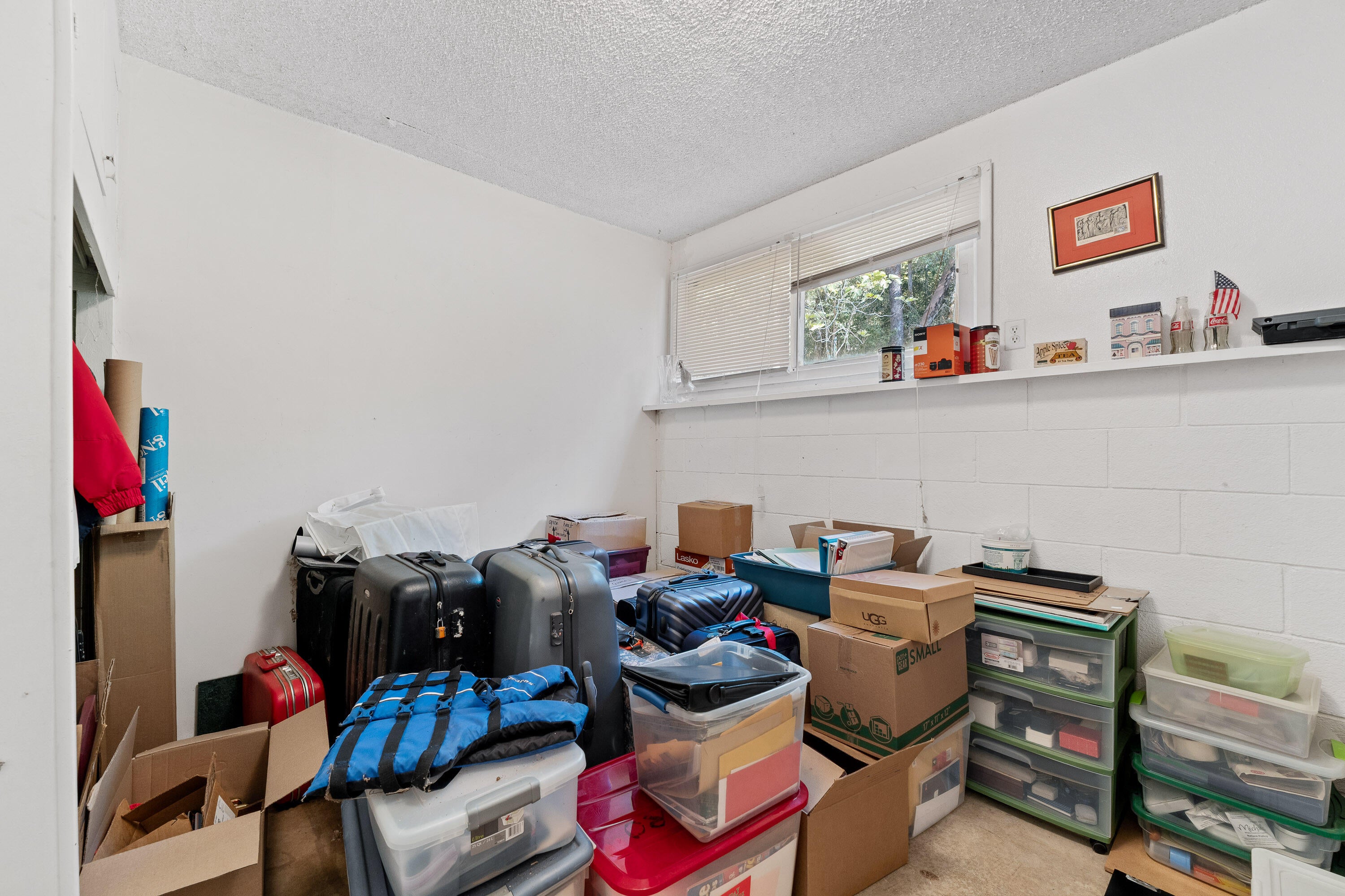 905 Summit Loop Grants Pass, OR 97527 - Photo 24 of 43 Downstairs