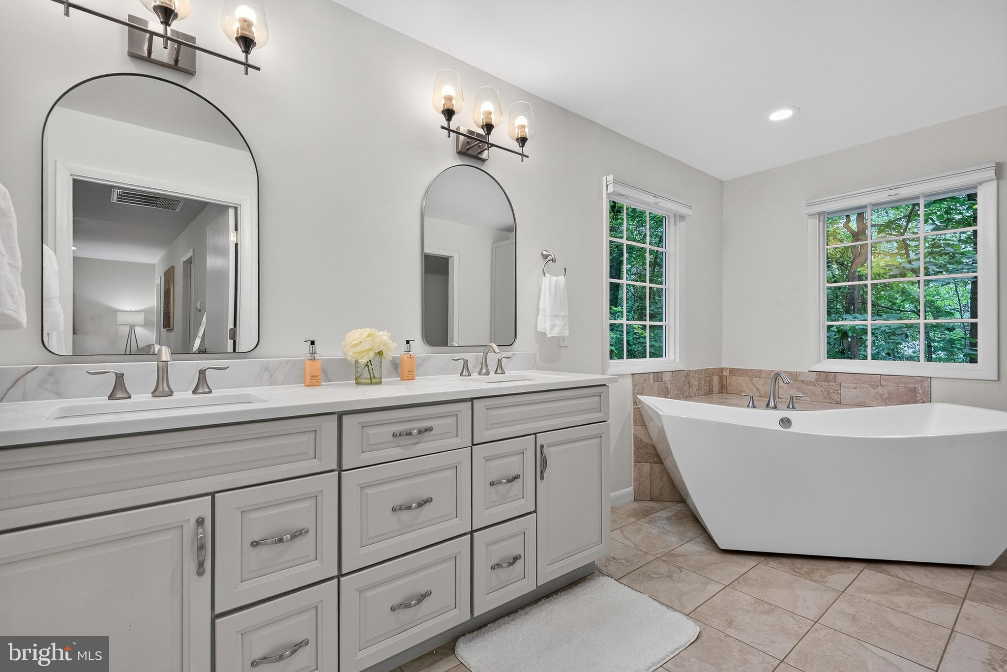 2511 Charlestown Lane Reston, VA 20191 - Photo 4 of 54 En Suite