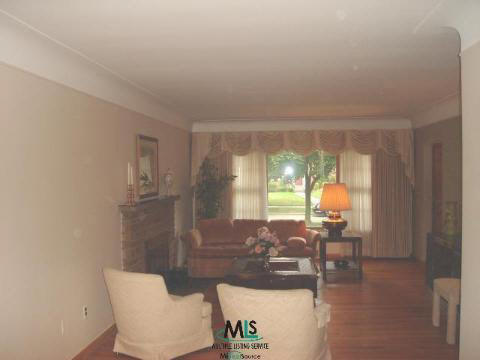 951 Hawthorne Road Grosse Pointe, MI 48236 - Photo 3 of 9 642032-2.JPG