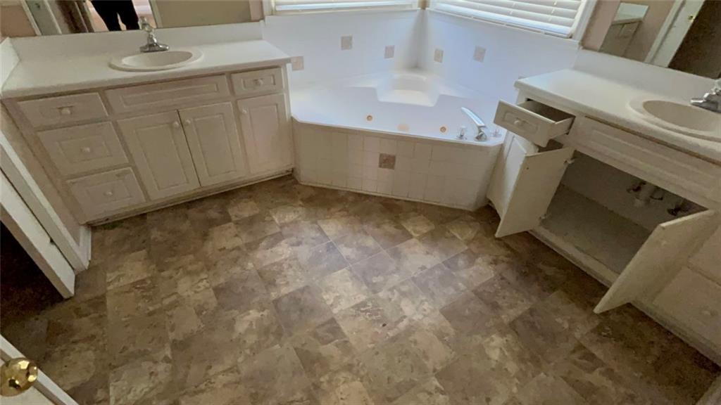 1730 Dane Terrace Dacula, GA 30019 - Photo 3 of 5 a utility room with dryer and washer