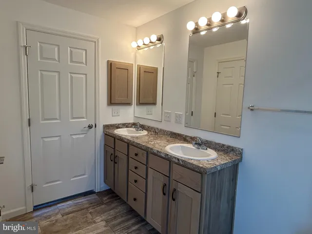 $297,730 | 466 Eastwood Lane, Lancaster, PA 17601