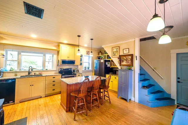 $539,500 | 389 Higgins Road, Pittsfield, ME 04967