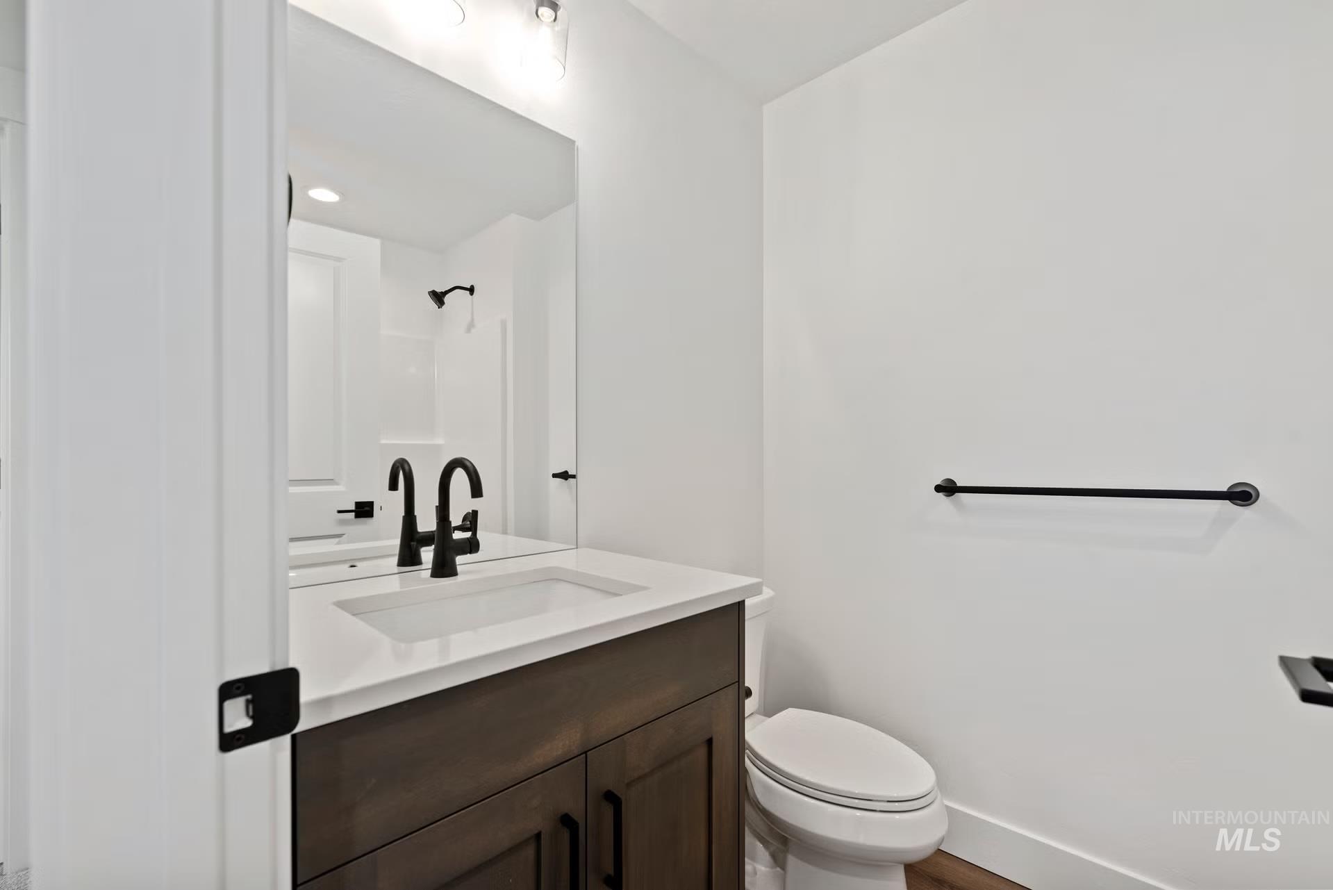 748 South Calhoun Place Star, ID 83669 - Photo 24 of 32 Bathroom with vanity and a shower