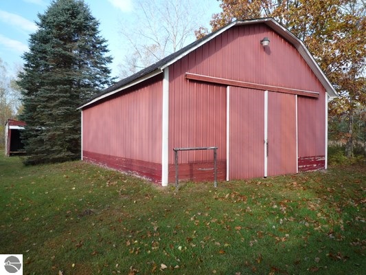 1704 South Coleman Road Shepherd, MI 48883 - Photo 10 of 39 1785828-9.JPG