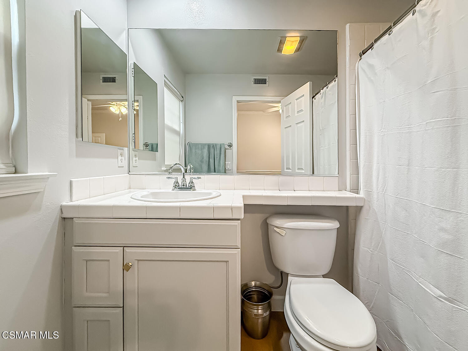 5816 Painted Pony Circle Simi Valley, CA 93063 - Photo 20 of 46 dGuest Bedroom1 Ensuite3