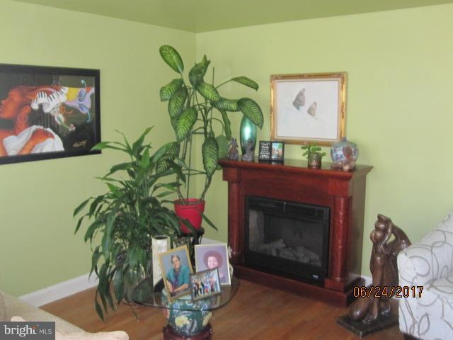 4318 Cedar Garden Road Baltimore, MD 21229 - Photo 2 of 30 Living Room