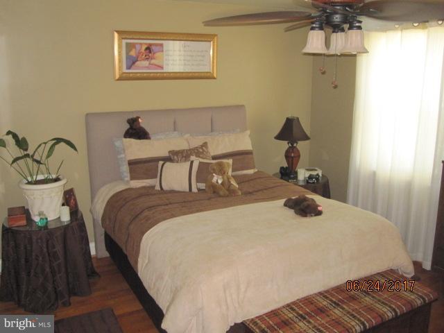4318 Cedar Garden Road Baltimore, MD 21229 - Photo 11 of 30 Bedroom (Master)