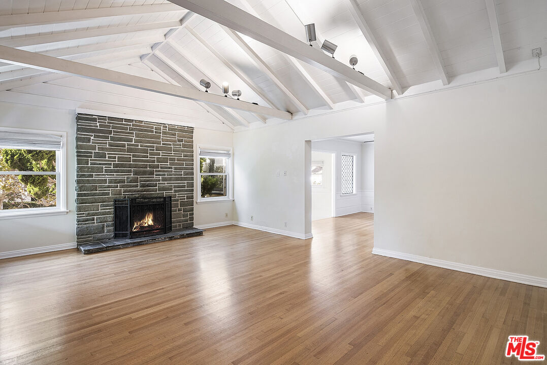 10537 Rochester Avenue Los Angeles, CA 90024 - Photo 11 of 52