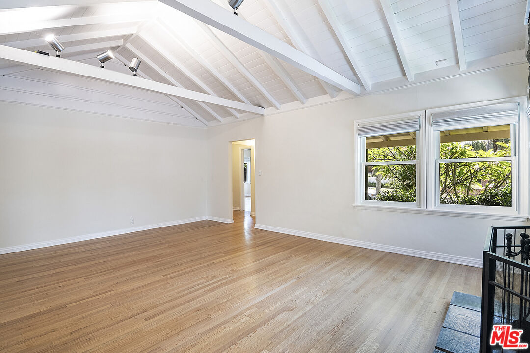 10537 Rochester Avenue Los Angeles, CA 90024 - Photo 13 of 52