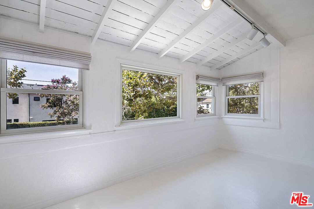 10537 Rochester Avenue Los Angeles, CA 90024 - Photo 17 of 52