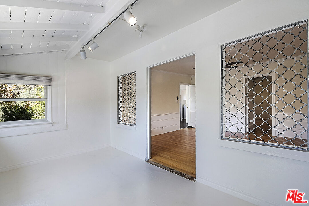 10537 Rochester Avenue Los Angeles, CA 90024 - Photo 18 of 52