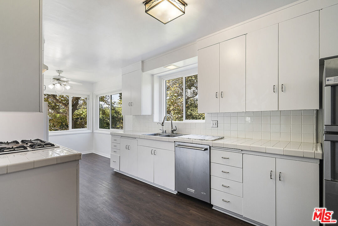 10537 Rochester Avenue Los Angeles, CA 90024 - Photo 20 of 52