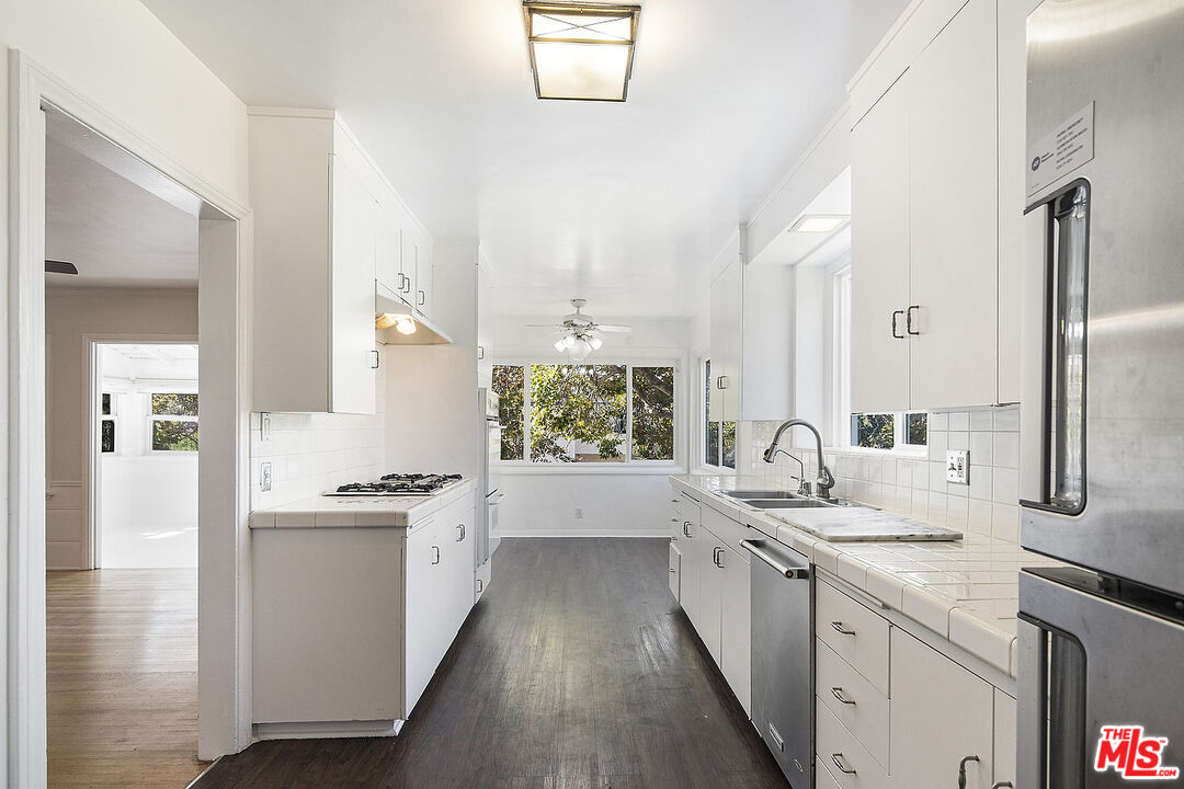 10537 Rochester Avenue Los Angeles, CA 90024 - Photo 22 of 52