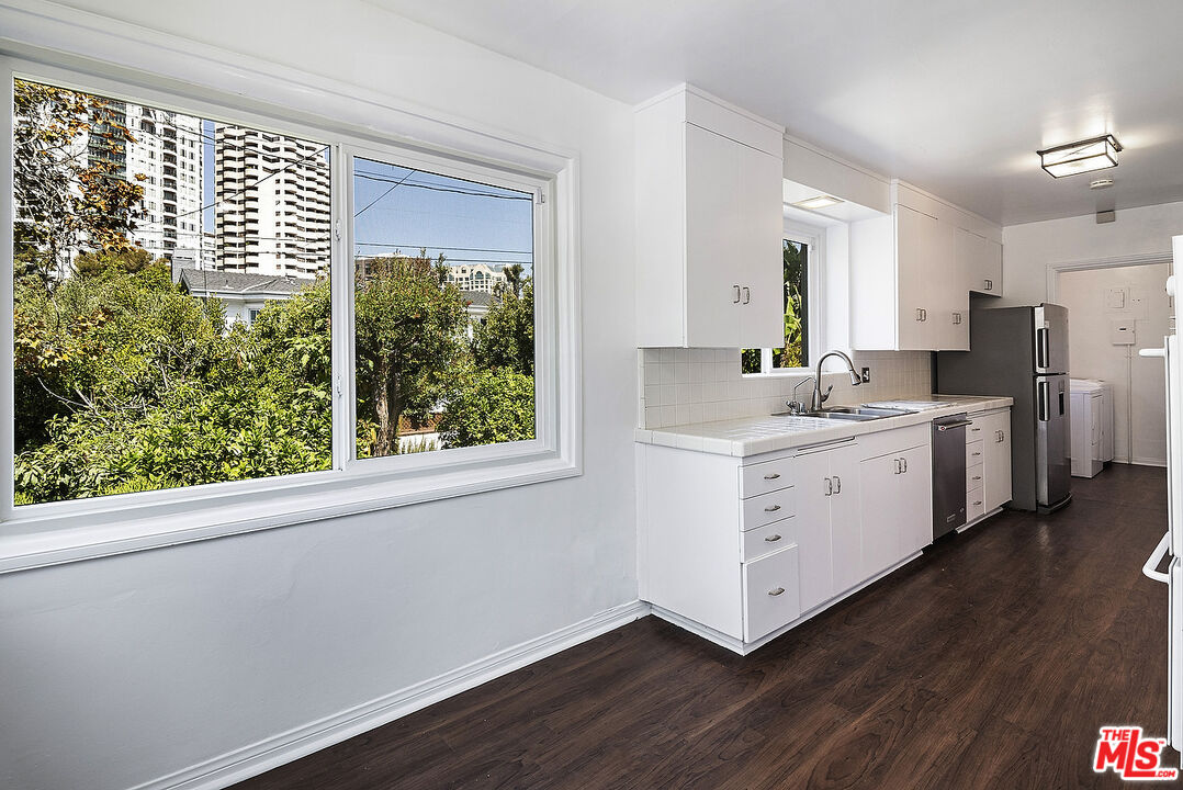 10537 Rochester Avenue Los Angeles, CA 90024 - Photo 24 of 52