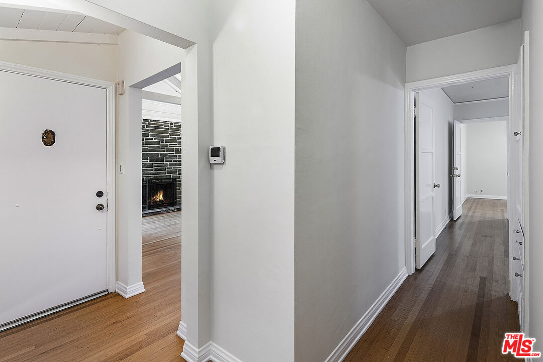 10537 Rochester Avenue Los Angeles, CA 90024 - Photo 26 of 52