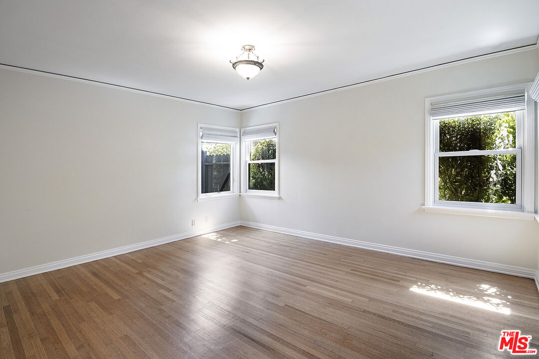 10537 Rochester Avenue Los Angeles, CA 90024 - Photo 27 of 52