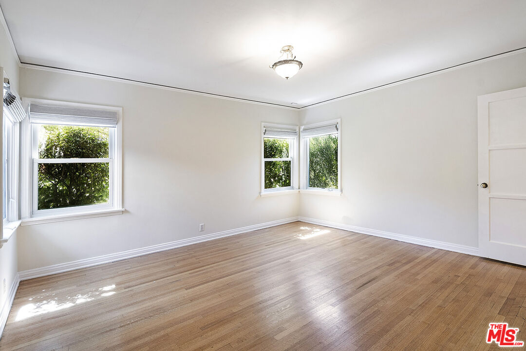 10537 Rochester Avenue Los Angeles, CA 90024 - Photo 28 of 52