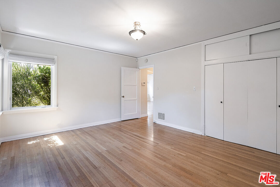 10537 Rochester Avenue Los Angeles, CA 90024 - Photo 29 of 52