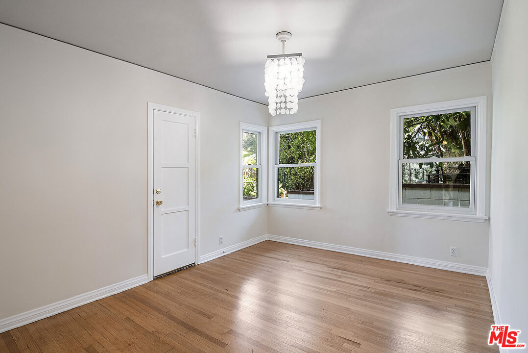 10537 Rochester Avenue Los Angeles, CA 90024 - Photo 34 of 52