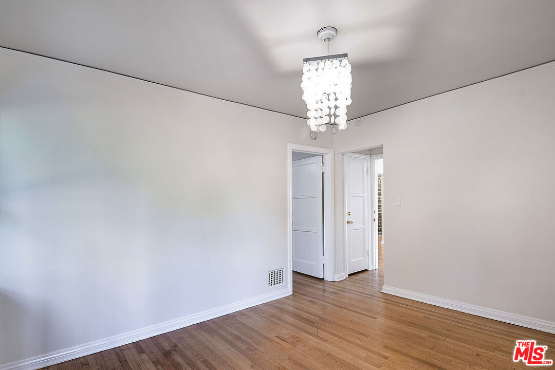 10537 Rochester Avenue Los Angeles, CA 90024 - Photo 36 of 52