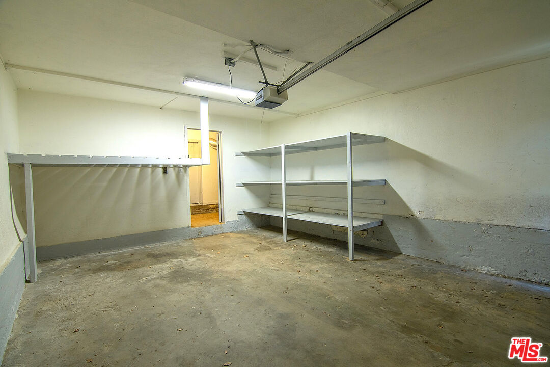 10537 Rochester Avenue Los Angeles, CA 90024 - Photo 38 of 52