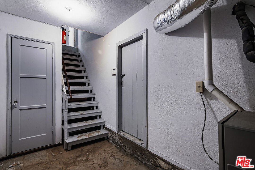 10537 Rochester Avenue Los Angeles, CA 90024 - Photo 39 of 52