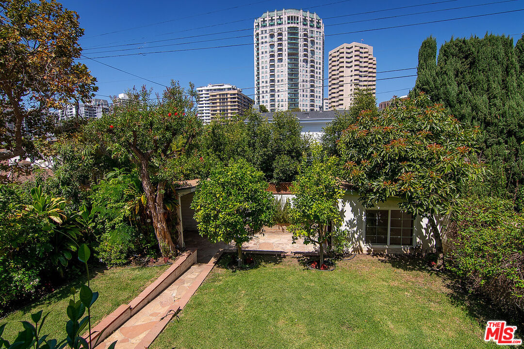 10537 Rochester Avenue Los Angeles, CA 90024 - Photo 40 of 52