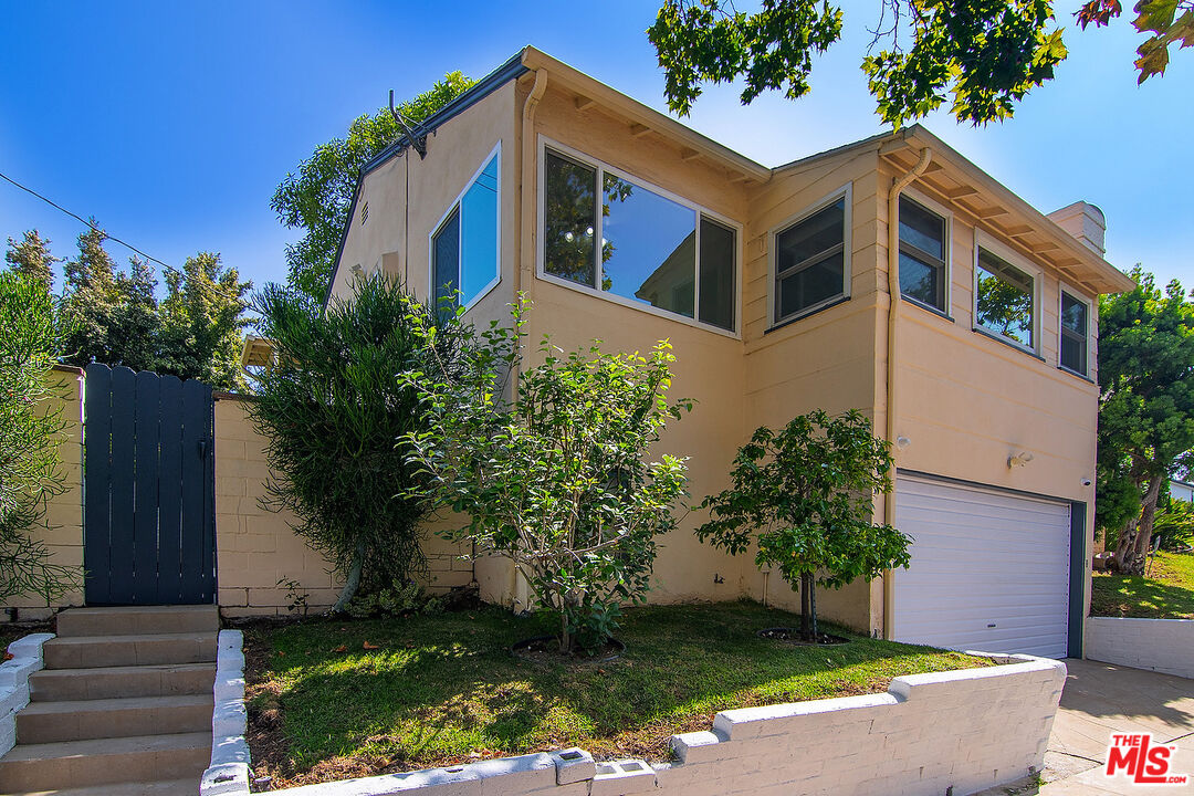 10537 Rochester Avenue Los Angeles, CA 90024 - Photo 5 of 52