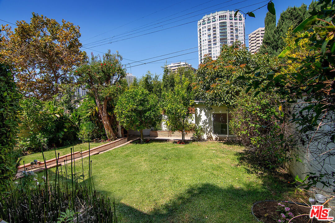 10537 Rochester Avenue Los Angeles, CA 90024 - Photo 41 of 52