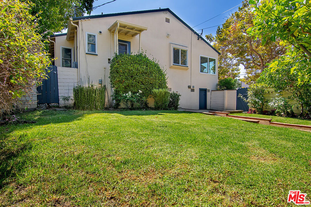 10537 Rochester Avenue Los Angeles, CA 90024 - Photo 42 of 52