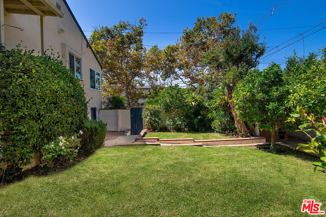 10537 Rochester Avenue Los Angeles, CA 90024 - Photo 43 of 52