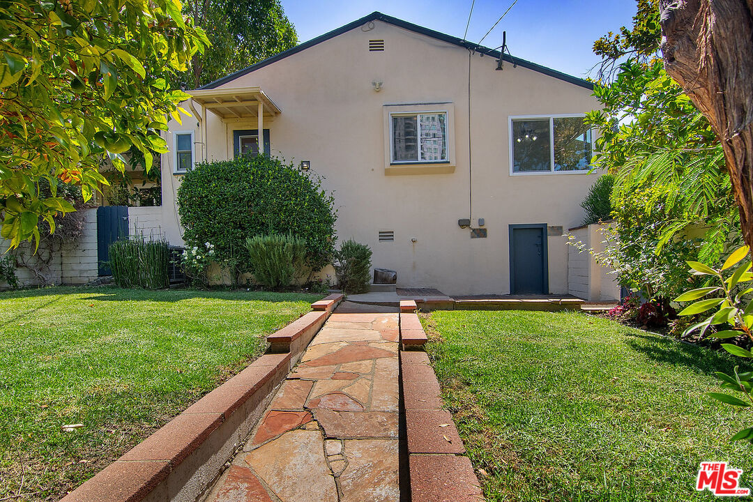 10537 Rochester Avenue Los Angeles, CA 90024 - Photo 46 of 52