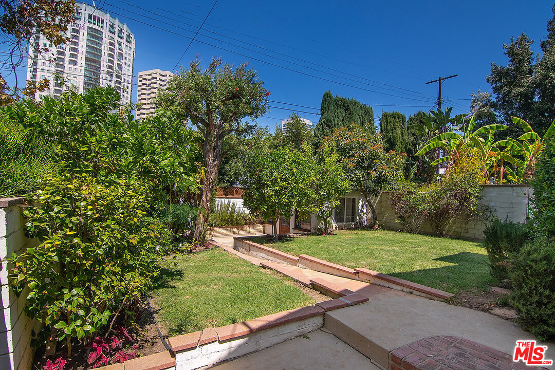 10537 Rochester Avenue Los Angeles, CA 90024 - Photo 47 of 52