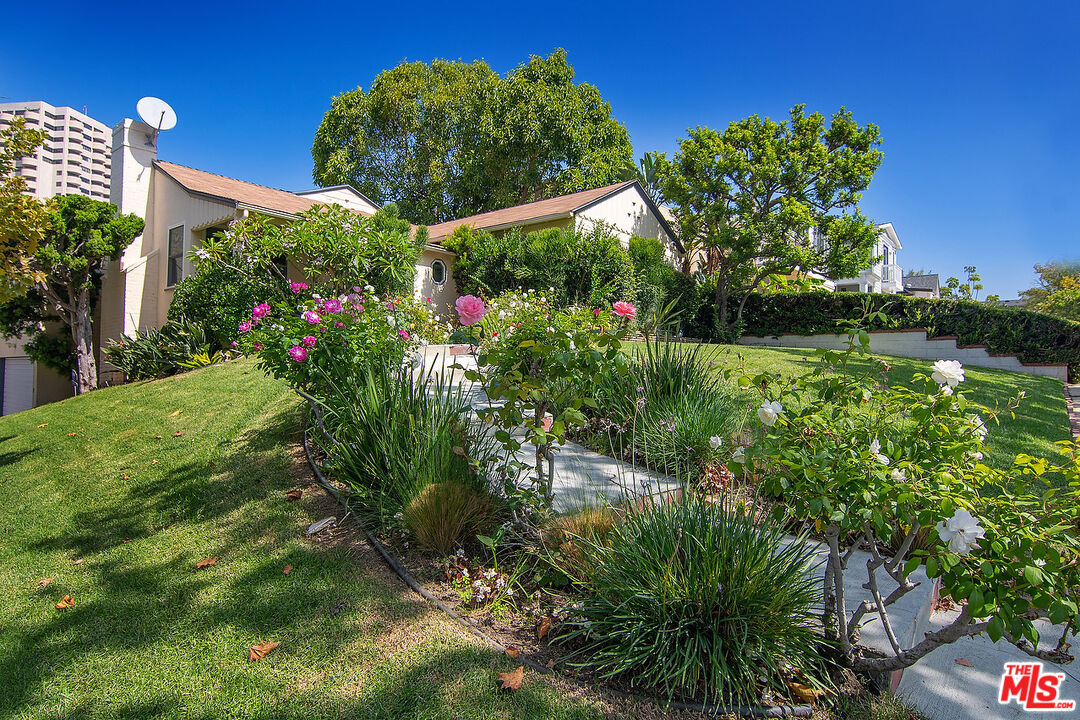 10537 Rochester Avenue Los Angeles, CA 90024 - Photo 6 of 52