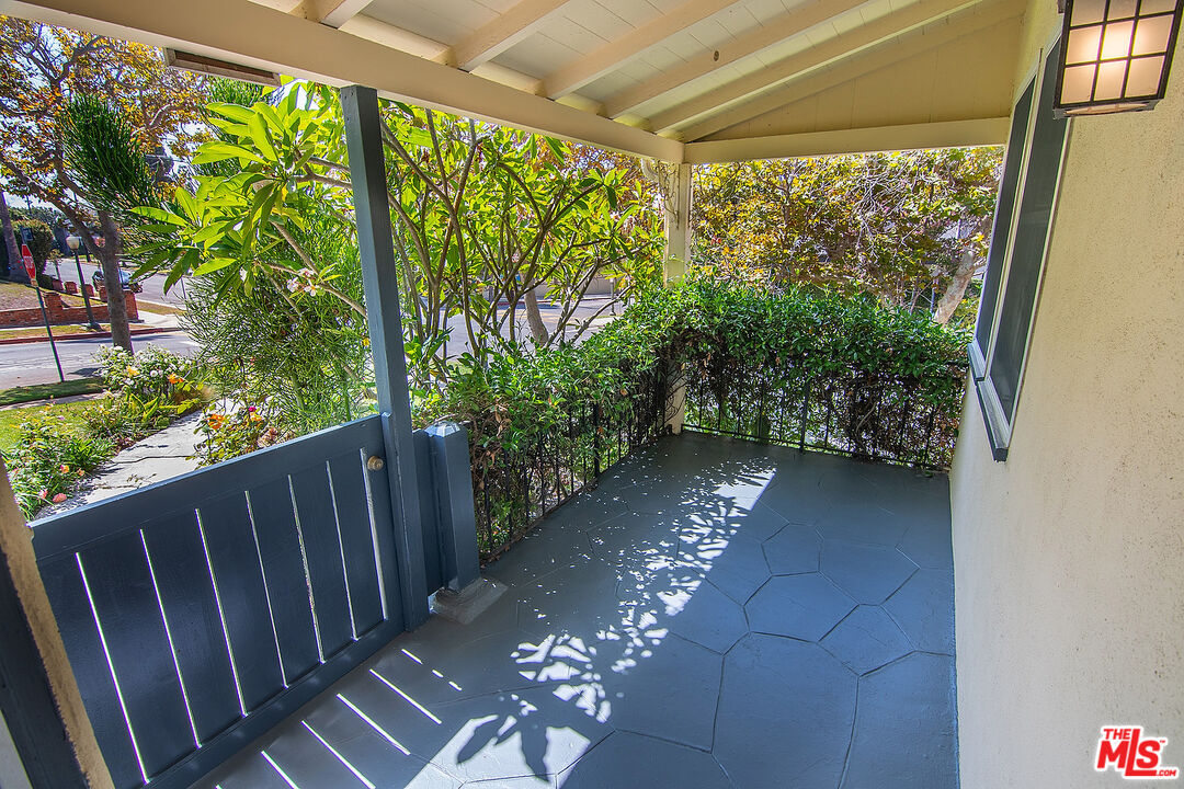 10537 Rochester Avenue Los Angeles, CA 90024 - Photo 9 of 52