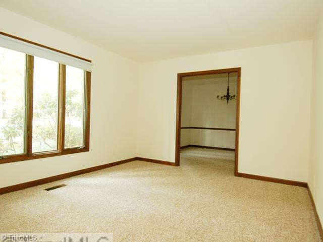 636 Drumheller Road Clemmons, NC 27012 - Photo 2 of 11 Living Room.