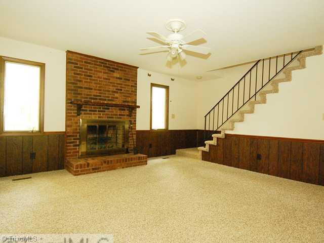 636 Drumheller Road Clemmons, NC 27012 - Photo 5 of 11 Den/Family/Great Room.