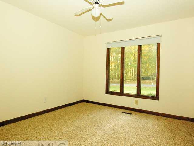 636 Drumheller Road Clemmons, NC 27012 - Photo 6 of 11 1st Bedroom.