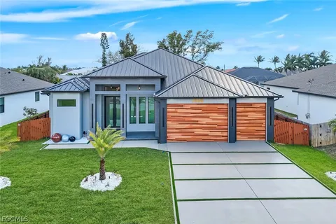 $985,000 | 3606 Southwest 3rd Street, Cape Coral, FL 33991