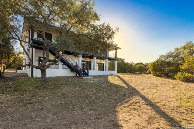 $994,500 | 141 Oak Shore Drive, Canyon Lake, TX 78133