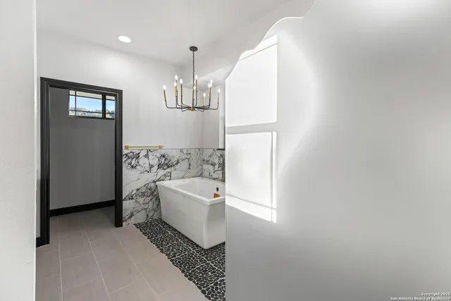 $994,500 | 141 Oak Shore Drive, Canyon Lake, TX 78133