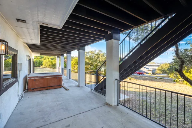 $994,500 | 141 Oak Shore Drive, Canyon Lake, TX 78133