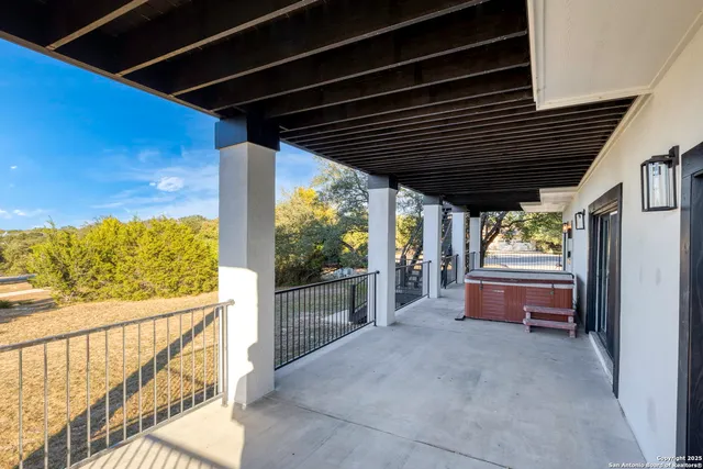 $994,500 | 141 Oak Shore Drive, Canyon Lake, TX 78133