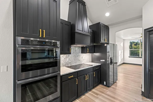 $994,500 | 141 Oak Shore Drive, Canyon Lake, TX 78133