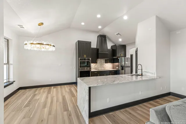 $994,500 | 141 Oak Shore Drive, Canyon Lake, TX 78133