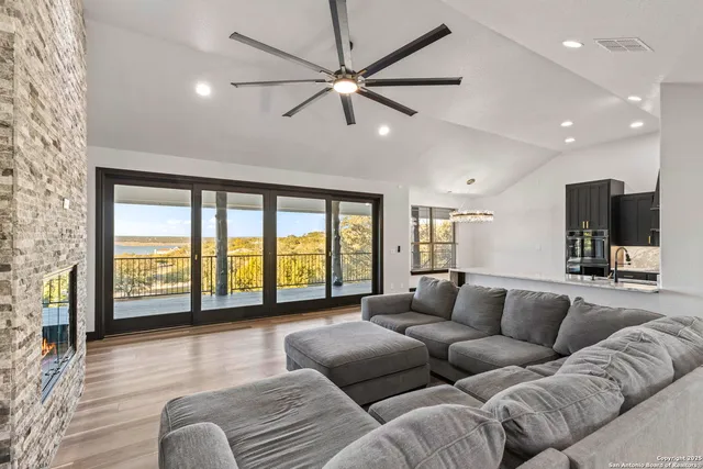 $994,500 | 141 Oak Shore Drive, Canyon Lake, TX 78133