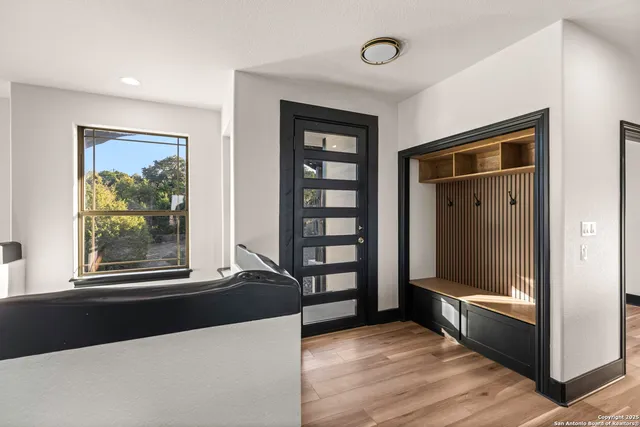 $994,500 | 141 Oak Shore Drive, Canyon Lake, TX 78133