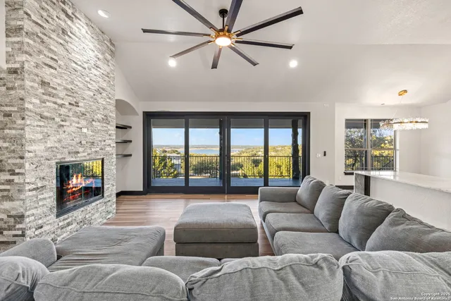 $994,500 | 141 Oak Shore Drive, Canyon Lake, TX 78133
